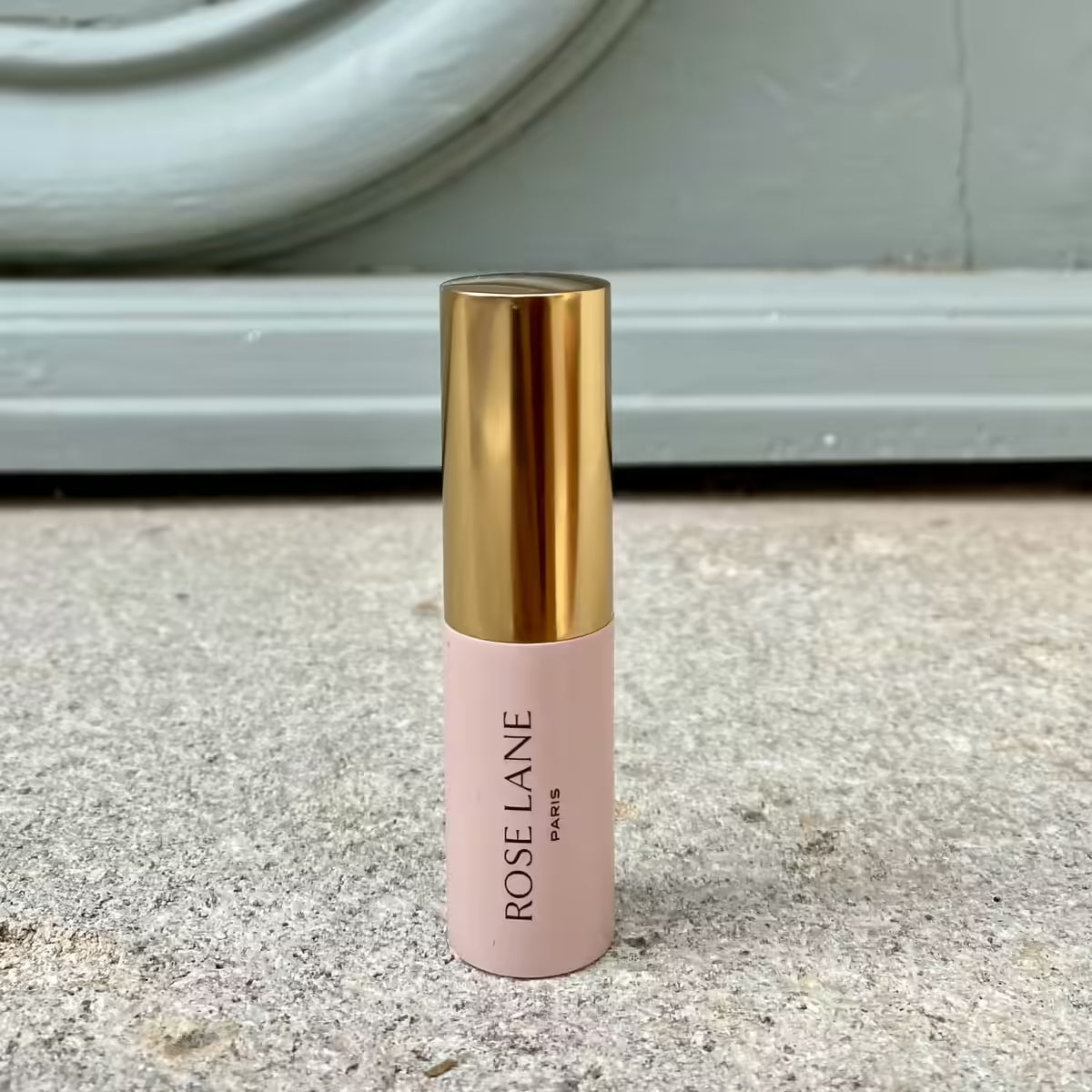 Blush lifestyle naturel, parfait pour un look subtil et élégant.