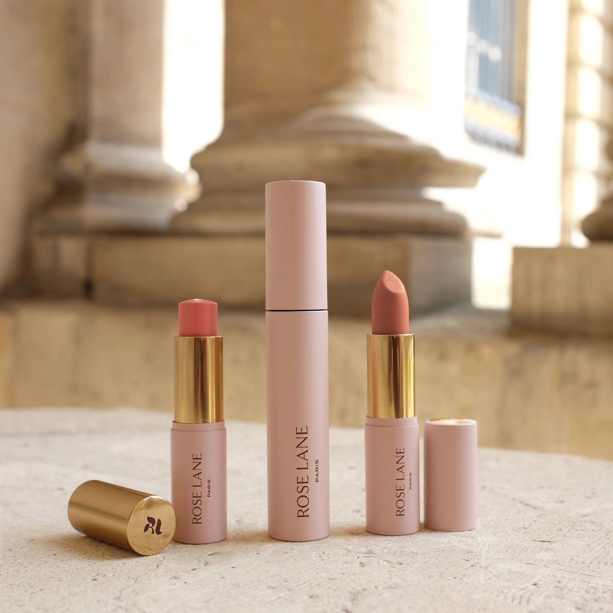 THE ESSENTIALS Set rouge à lèvres Sable Chaud, mascara et blush crème naturel sur pierre